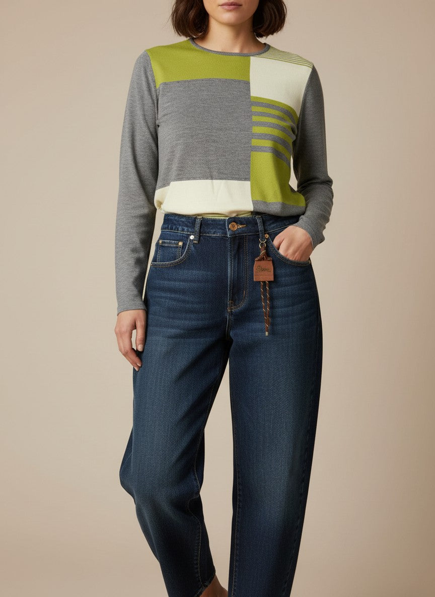 Индигови дамски дънки Benny Boutique с barrel-leg кройка, избелен деним и дължина до глезена, представени върху модел.