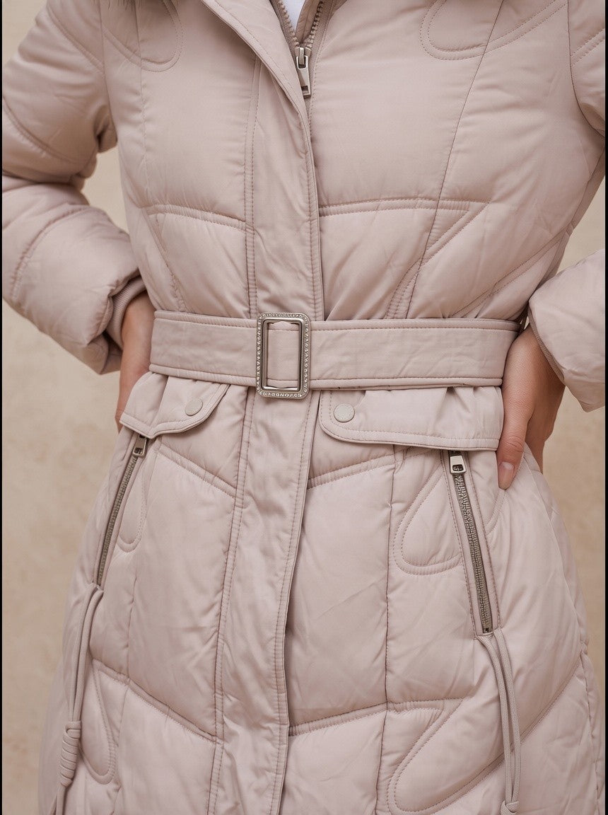 Бежово зимно капитонирано яке Benny Boutique с колан на талията и декоративна катарама.