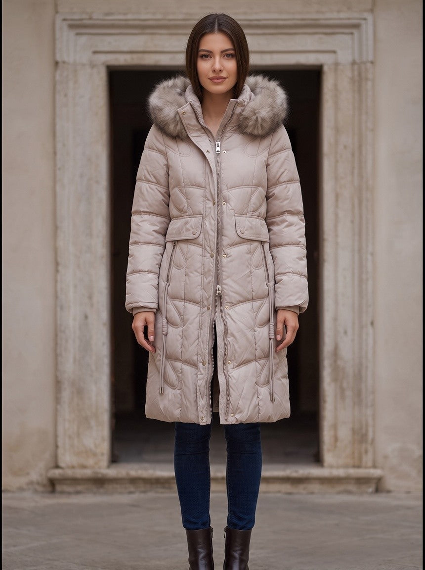 Бежово зимно палто Benny Boutique с капитонирана шарка, колан на талията, двупосочен цип и голяма качулка с изкуствена кожа.