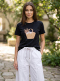 Benny Boutique черна памучна тениска с 3D бродерия на сламена кошница, жито и цветя.