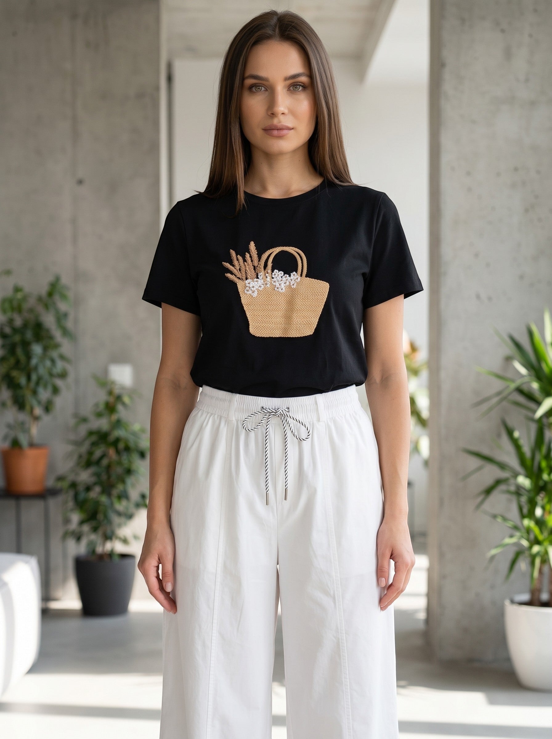 Benny Boutique черна памучна тениска с 3D бродерия на сламена кошница, жито и цветя.