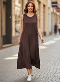 Кафява безръкавна макси рокля Benny Boutique с мек сатенен блясък, носена от жена, вървяща по градска улица.