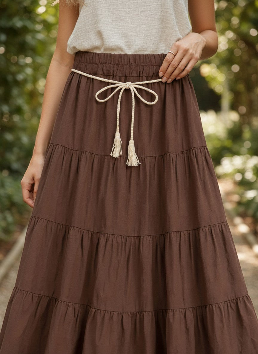 Benny Boutique кафява макси пола с многопластови къдри, еластична талия и декоративен въжеобразен колан.