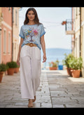 Benny Boutique светло-синя памучна тениска с цветен акварелен принт дърво и пеперуди. Свободна кройка.