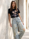 Benny Boutique светлосини дънки с кристални украшения по цялата повърхност и разкъсани детайли на коленете. Baggy силует.