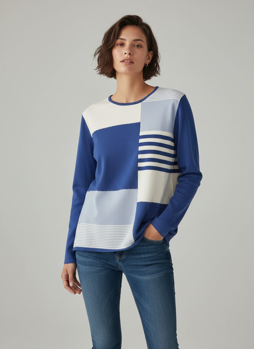 Дамска блуза Benny Boutique с дълги ръкави, синьо-бял геометричен пачуърк десен и деликатни декорации с кристали.