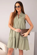 Benny Boutique риза-рокля в маслинено зелено от памук на пластове с яка и копчета, без ръкави и с наборен подгъв.