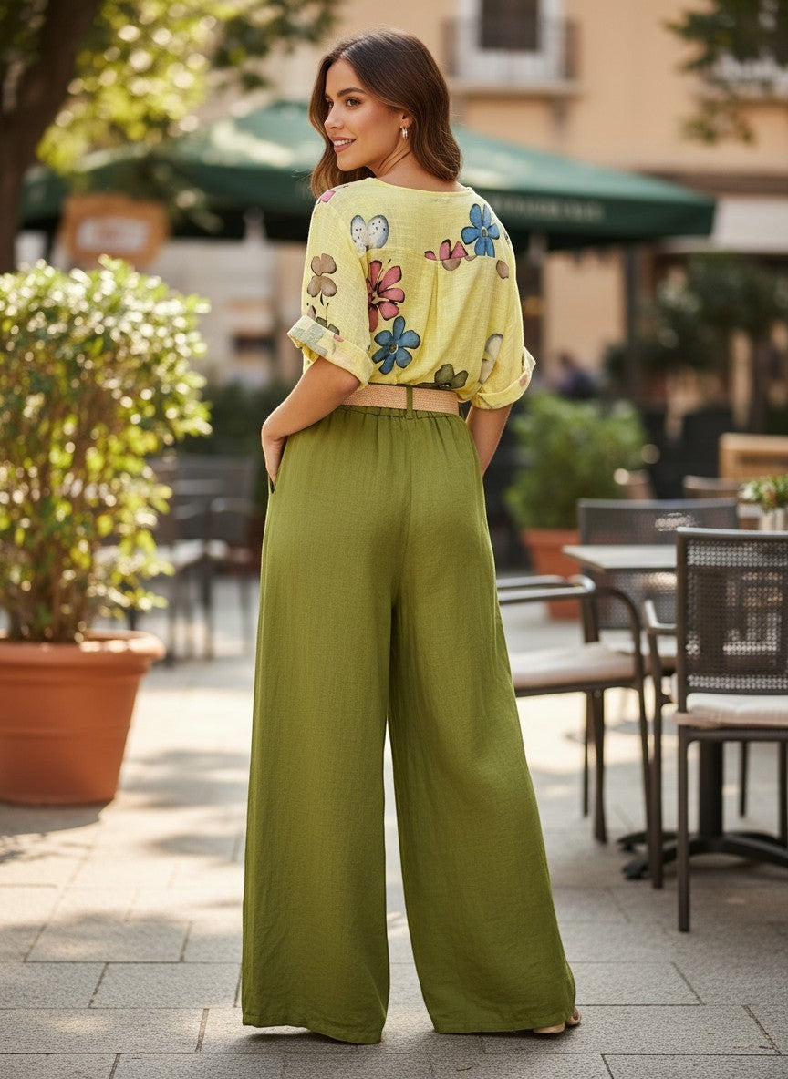 Маслинено зелени широки панталони от вискоза на Benny Boutique с оплетен колан, носени от жена в слънчево кафене на открито.