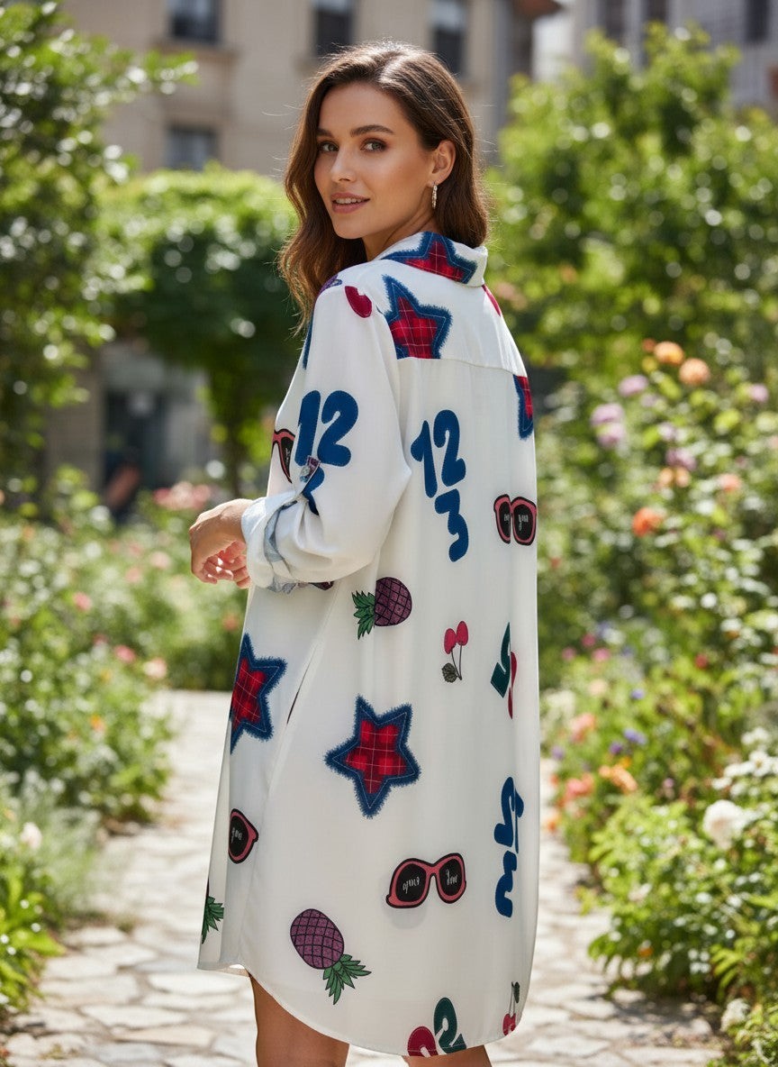 Benny Boutique бяла риза-рокля с цветен поп арт принт, включващ цифри, ананаси, череши и слънчеви очила. Навити ръкави.